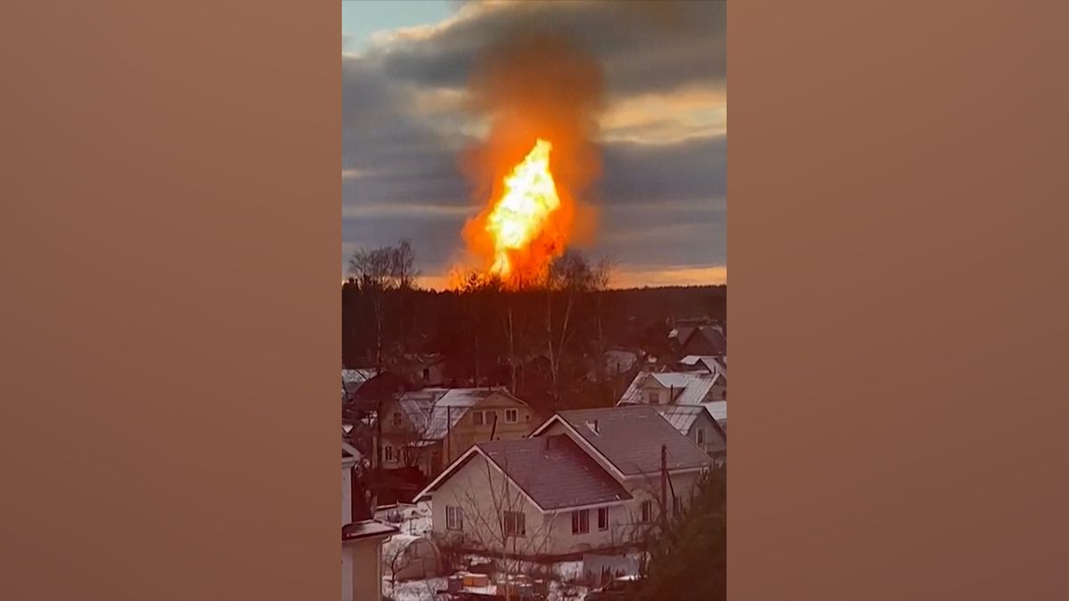 U Petrohradu explodoval plynovod, na Sachalinu vybuchl plyn v obytném domě